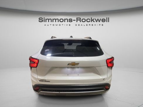 Used 2024 Chevrolet Trax LT FWD image 4
