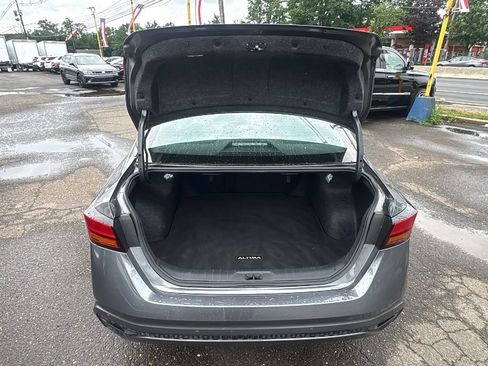 Used 2024 Nissan Altima 2.5 SV FWD image 17