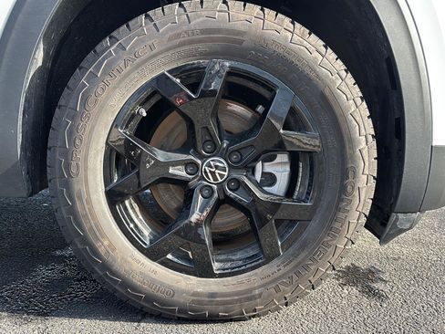 Used 2025 Volkswagen Atlas Peak Edition SE image 14