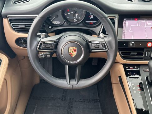 Certified 2025 Porsche Macan image 14