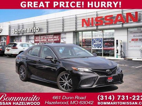 Used 2024 Toyota Camry SE FWD image 1