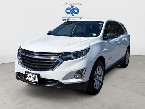 Used 2021 Chevrolet Equinox LS w/ LS Convenience Package AWD/4WD image 2