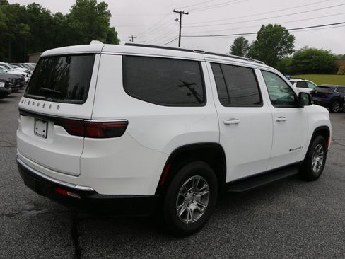 Used 2023 Jeep Wagoneer 2WD image 7