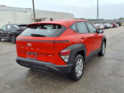 Used 2024 Hyundai Kona SE image 3