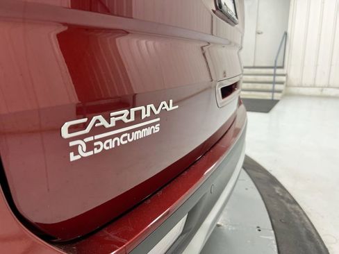 Used 2024 Kia Carnival EX FWD image 22