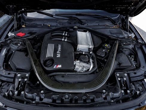 Used 2015 BMW M4 Coupe image 40