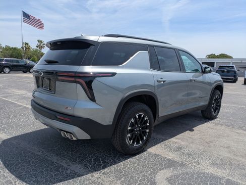 New 2026 Chevrolet Traverse Z71 w/ Enhanced Driving Package AWD/4WD image 7