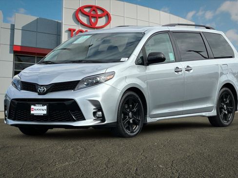 Certified 2020 Toyota Sienna SE w/ SE Preferred Package FWD image 7