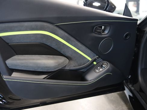 Used 2023 Aston Martin V8 Vantage Coupe RWD image 11