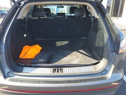 Used 2021 Lincoln Nautilus Reserve w/ Equipment Group 202A image 5