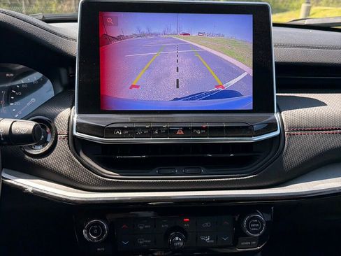 Used 2025 Jeep Compass Trailhawk image 18