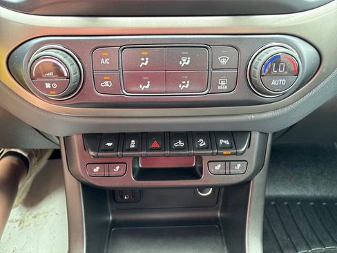 Used 2021 Chevrolet Colorado Z71 AWD/4WD image 16