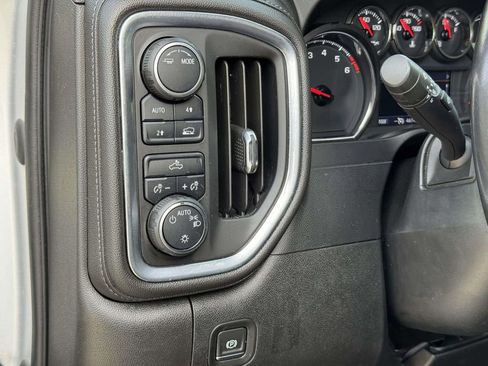 Used 2022 Chevrolet Silverado 1500 LT image 10