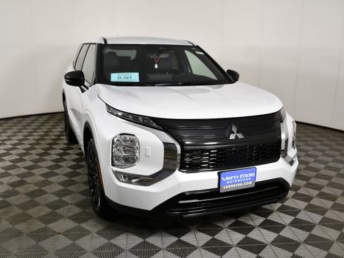 New 2026 Mitsubishi Outlander LE AWD/4WD image 3