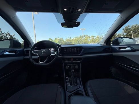 Used 2023 Volkswagen Taos SE w/ Panoramic Sunroof Package FWD image 15