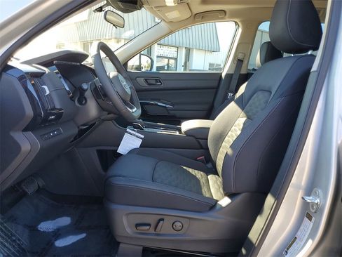 New 2025 Nissan Pathfinder SV w/ SV Premium Package image 9