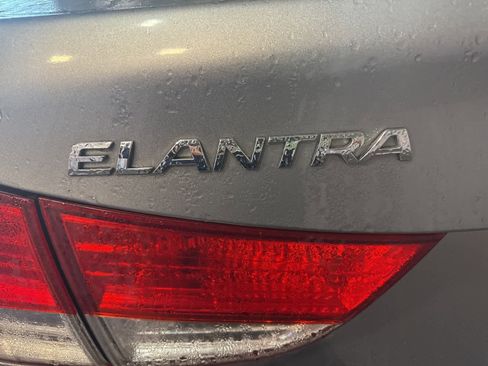 Used 2013 Hyundai Elantra GLS w/ Preferred Pkg image 11