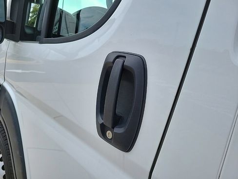 Used 2025 RAM ProMaster 2500 w/ Convenience Group FWD image 9