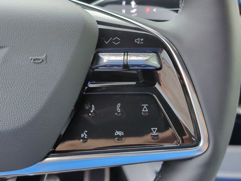 New 2025 Cadillac Optiq Sport 1 w/ LPO, Floor Liner Package image 21