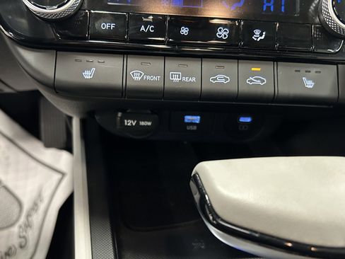 Used 2025 Hyundai Elantra Limited image 30