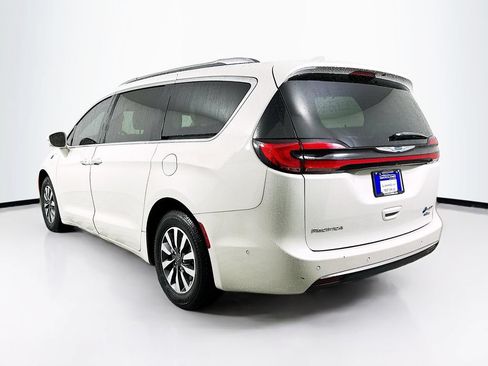 Used 2021 Chrysler Pacifica Touring-L FWD image 6