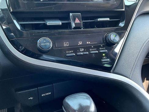 Used 2021 Toyota Camry SE FWD image 31