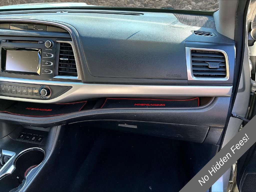 Used 2019 Toyota Highlander LE AWD/4WD image 10