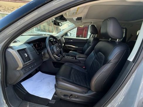Used 2023 Nissan Pathfinder Platinum w/ Lighting Package (N93) AWD/4WD image 10