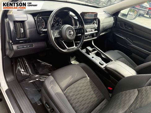 Used 2025 Nissan Pathfinder SV image 32