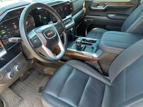 Used 2024 GMC Sierra 1500 Elevation w/ Elevation Premium Package AWD/4WD image 9