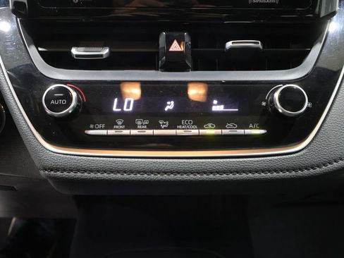 Used 2021 Toyota Corolla SE w/ SE Premium Package FWD image 29