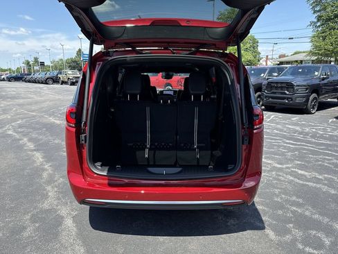 New 2027 Chrysler Pacifica Select FWD image 17