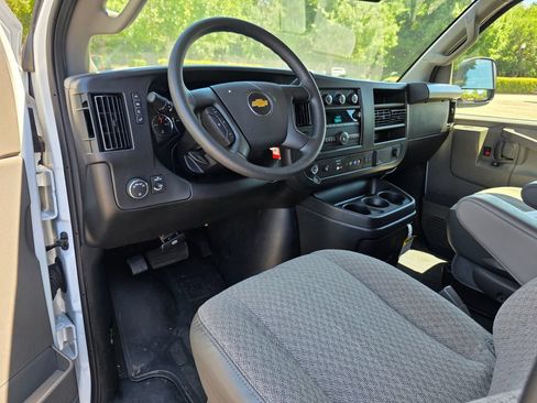 Certified 2025 Chevrolet Express 3500 LT w/ LT Preferred Equipment Group RWD image 11