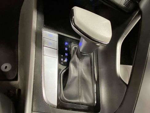 Used 2024 Hyundai Elantra SEL image 17