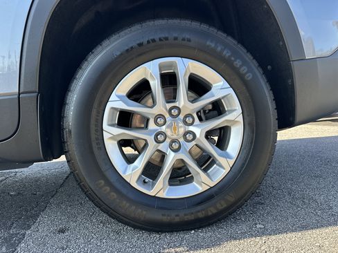 Used 2021 Chevrolet Traverse LT image 20