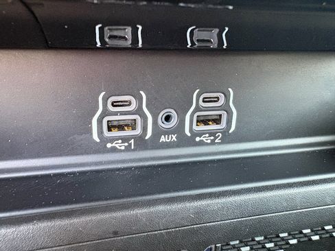 Used 2025 RAM 2500 Laramie AWD/4WD image 30