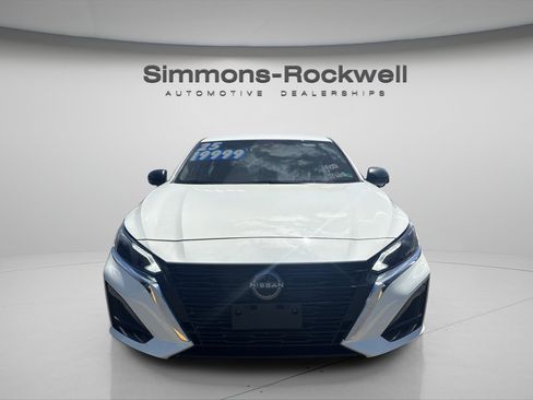 Used 2025 Nissan Altima 2.5 SV FWD image 13