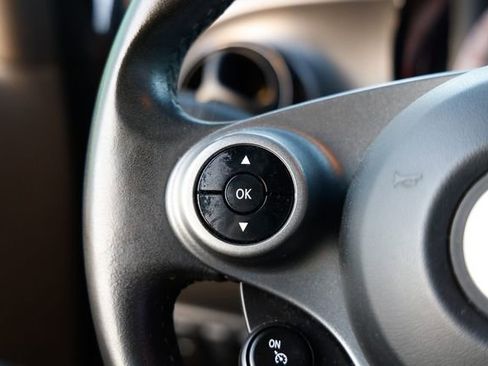 Used 2016 smart fortwo passion image 20