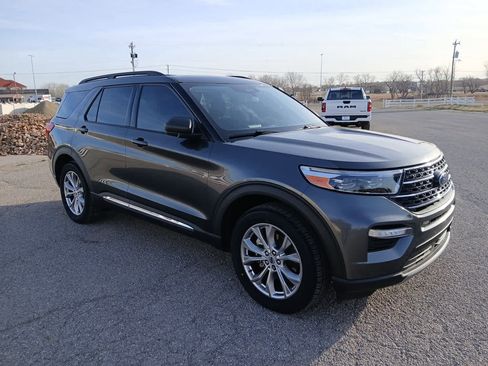 Used 2020 Ford Explorer XLT w/ Equipment Group 202A image 11