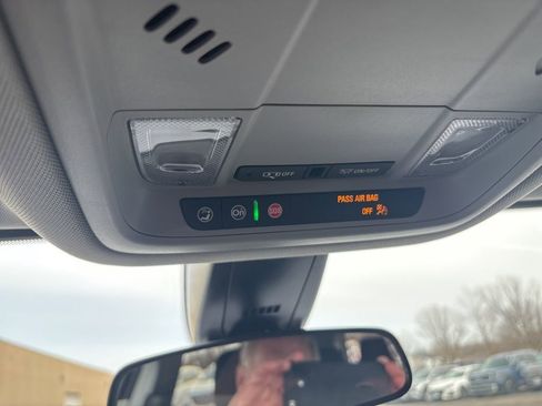 Used 2023 GMC Acadia SLE image 5