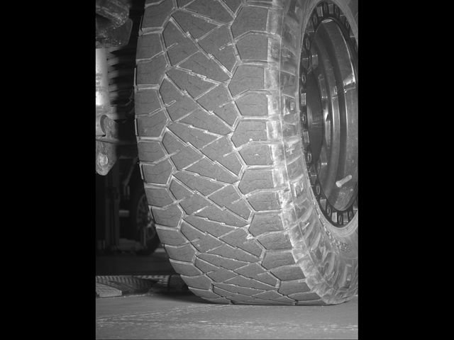 Used 2015 Jeep Wrangler Unlimited Rubicon w/ Connectivity Group AWD/4WD image 11