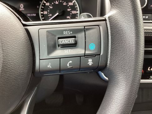 Used 2023 Nissan Rogue SV FWD image 6