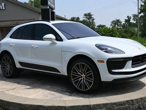 Used 2024 Porsche Macan AWD/4WD image 3