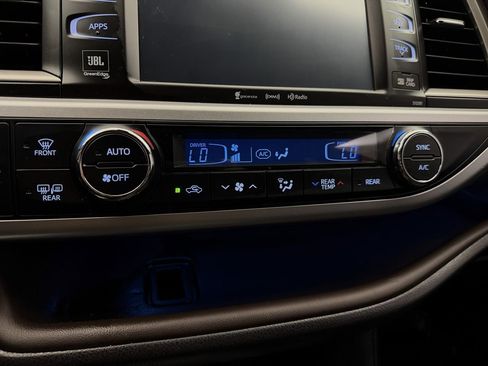 Used 2019 Toyota Highlander Limited image 24