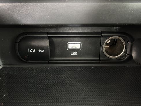 Used 2025 Kia Soul LX w/ LX Technology Package FWD image 23