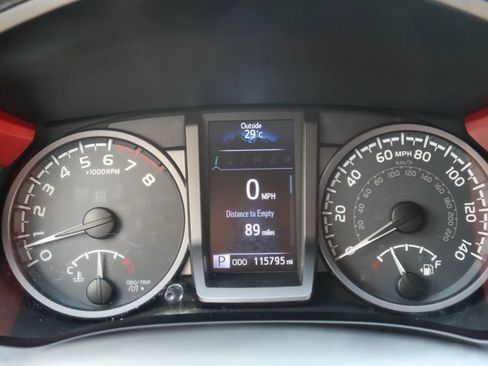 Used 2017 Toyota Tacoma TRD Sport w/ Tow Package (A/T) AWD/4WD image 32