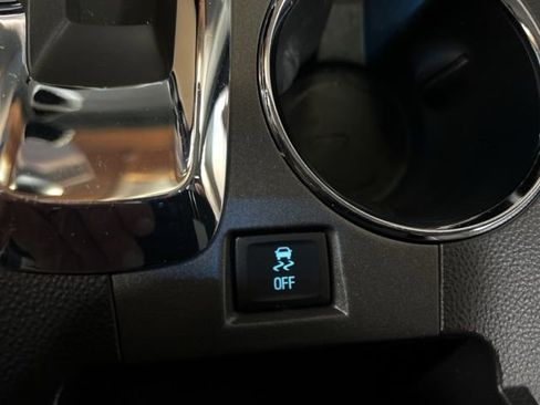 Used 2017 Chevrolet Equinox Premier w/ Enhanced Convenience Package image 29