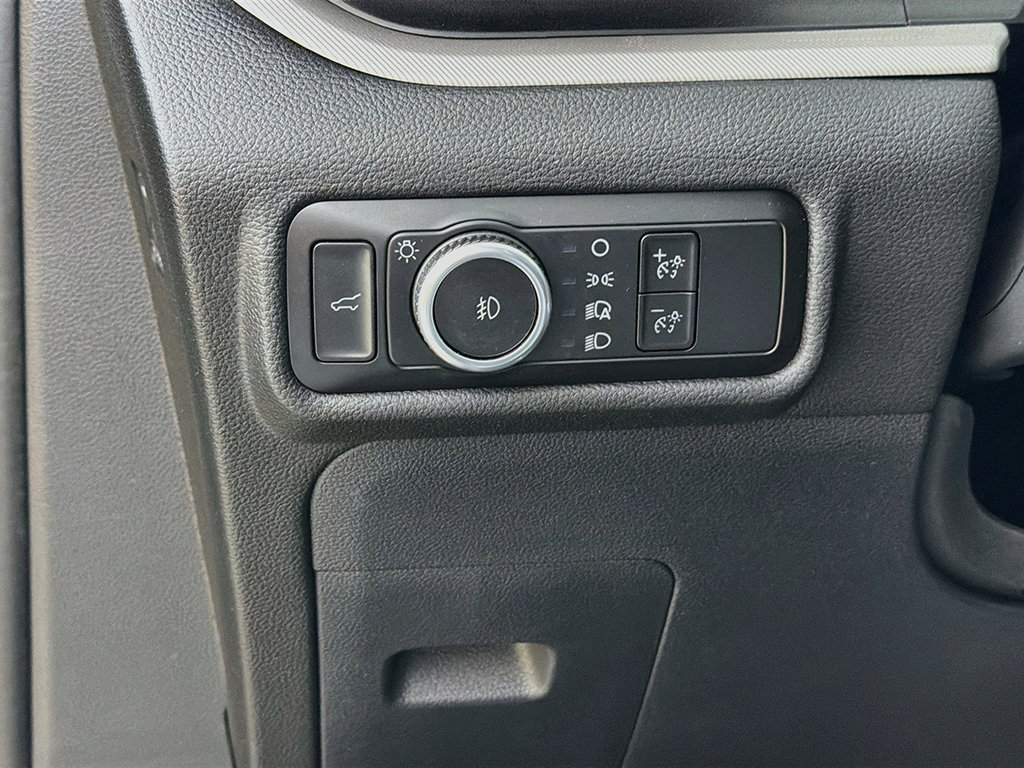 Used 2023 Ford Explorer XLT w/ Equipment Group 202A AWD/4WD image 30