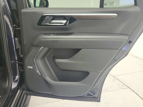Used 2025 Chevrolet Tahoe Premier AWD/4WD image 33