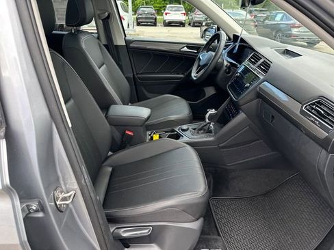 Certified 2023 Volkswagen Tiguan SE w/ Panoramic Sunroof Package AWD/4WD image 35